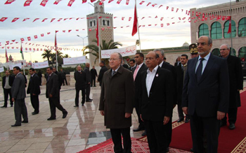 Tunisie – Les trois présidents à Place de la Kasbah pour une cérémonie officielle
