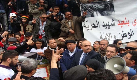 Avenue Habib Bourguiba : Marche pacifique en commémoration du 40ème jour du décès de Belaïd (Vidéo)