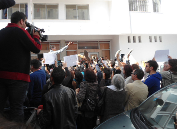 Tunisie - Manifestation pour le départ de Sihem Badi