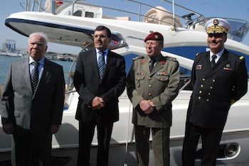 Tunisie- Ali Laârayedh inspecte le yacht récupéré