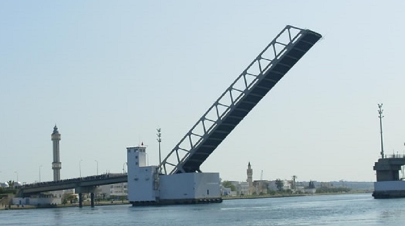 Bizerte – Les entreprises implantées dans le port dénoncent l’arrêt des levées provisoires du pont