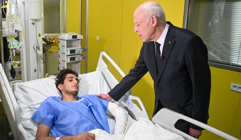 Le président de la République rend visite aux blessés palestiniens accueilli...