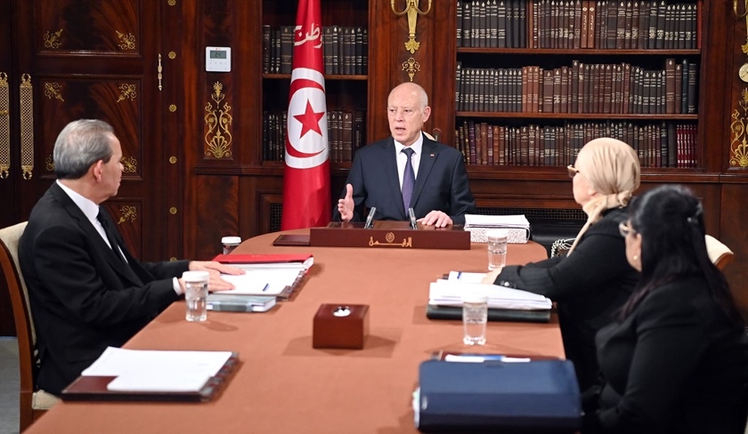 Kaïs Saïed préside une réunion dédiée au projet d’amendement de l’article 96
