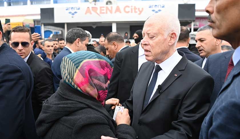 Le prsident de la Rpublique rend visite  des quartiers de la priphrie de Tunis