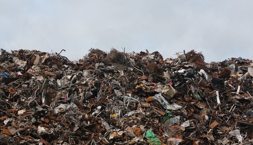 Majdi Karbai : saisie de 82 tonnes de déchets à destination de la Tunisie
