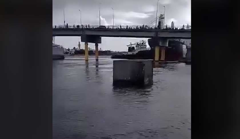 Le pont de Bizerte percuté par un bateau