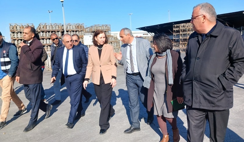 Sarra Zaâfrani Zenzri à Radès sur le lieu de l’incendie