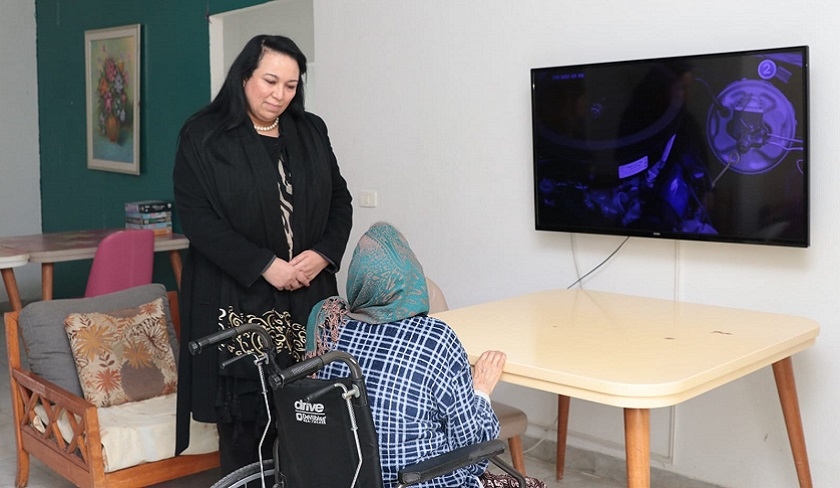 Amel Belhaj Moussa visite des centres d’accueil de personnes âgées et constate des infractions