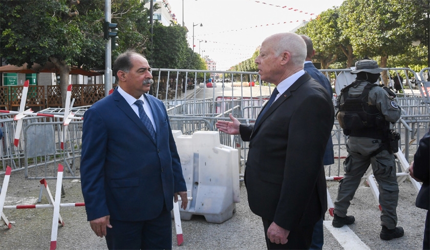 En visite au ministère de l’Intérieur, Kaïs Saïed ordonne la levée des barrières sécuritaires