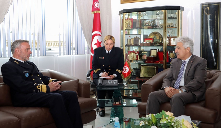 Le ministre de la Défense reçoit un haut responsable de l’Otan