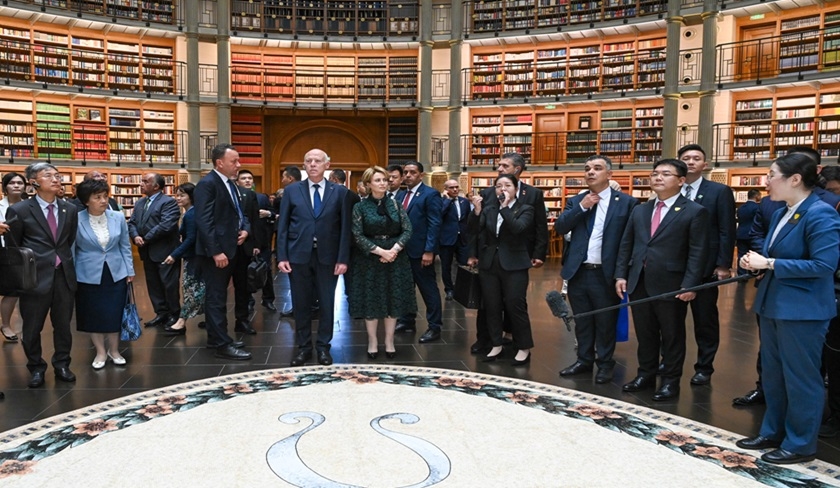 Kas Saed visite la grande bibliothque de Huawei