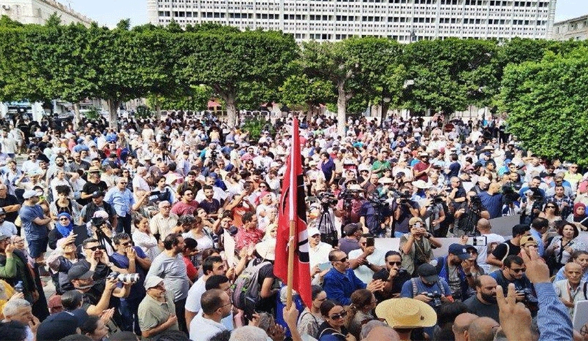 Photos de la manifestation contre l’amendement de la loi électorale