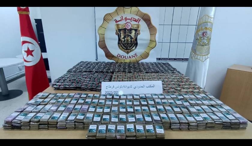 Découverte de cent kilogrammes de cannabis à l’aéroport de Tunis-Carthage : un suspect interpellé