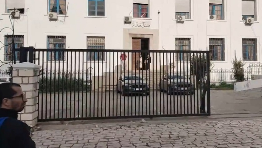 Affaire de complot : la prsence physique des prvenus au cur des plaidoiries de la premire audience

