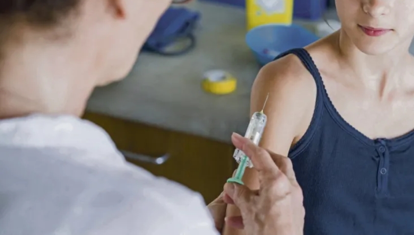 Prévenir le cancer du col de l'utérus : la Tunisie vaccine les jeunes filles dès avril