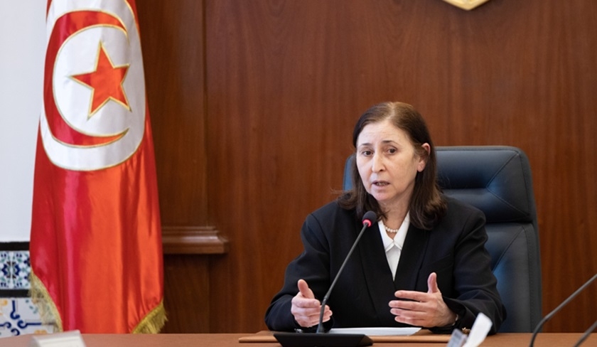 Sarra Zaâfrani Zanzri préside la première réunion ministérielle depuis sa nomination