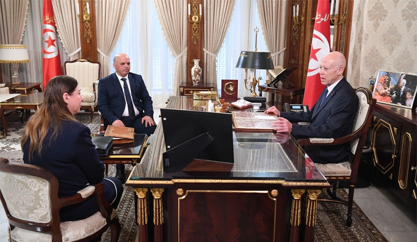 Kaïs Saïed reçoit le ministre du Transport et la directrice de Tunisair