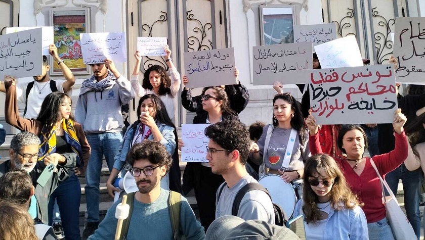 Tunis - Mobilisation après Mezzouna : « les murs tombent, l’État scrute Facebook ! »