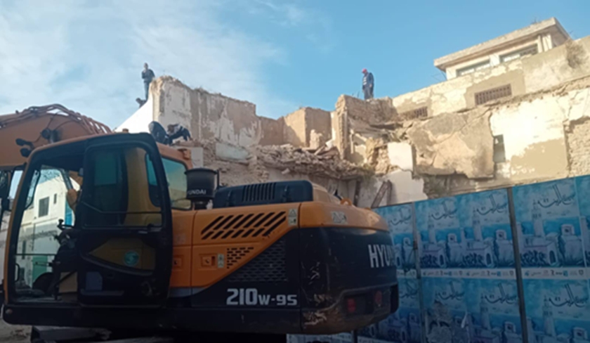 Démolition d’un bâtiment menaçant ruine à la rue du Pacha