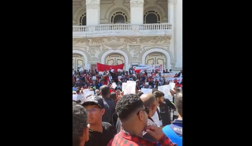 Tunis - Manifestation de soutien  Kas Saed devant le Thtre municipal 