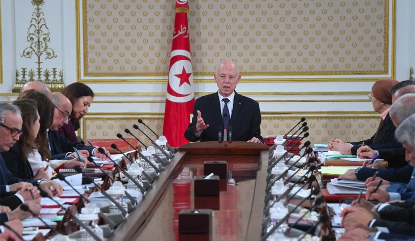 Photo du jour : Kaïs Saïed face à ses élèves