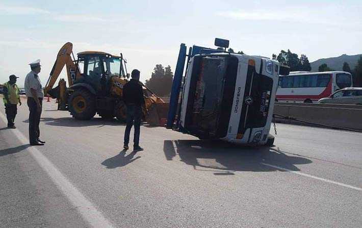 Blocage partiel de la circulation  lautoroute Tunis-Hammamet

