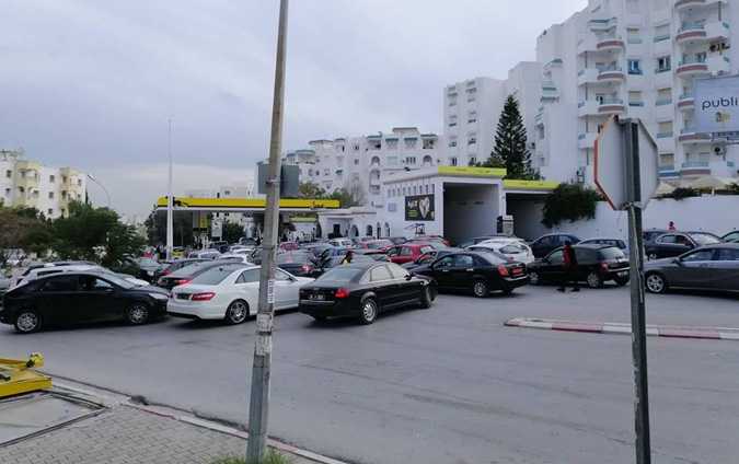 En photos : les stations-service prises d’assaut à cause de la pénurie de carburant !