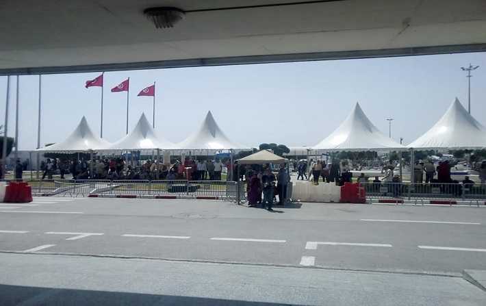 Aroport Tunis-Carthage : installation de tentes pour amliorer les conditions dattente