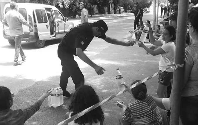 Photo du jour : la Tunisie solidaire en ce jour de deuil