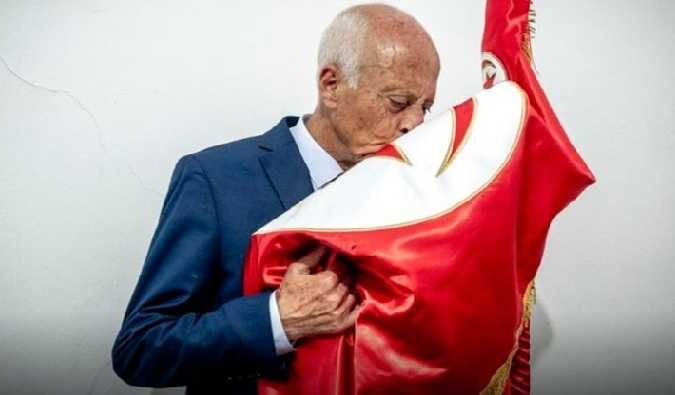 Les soutiens s'organisent autour de l'énigmatique Kaïs Saïed