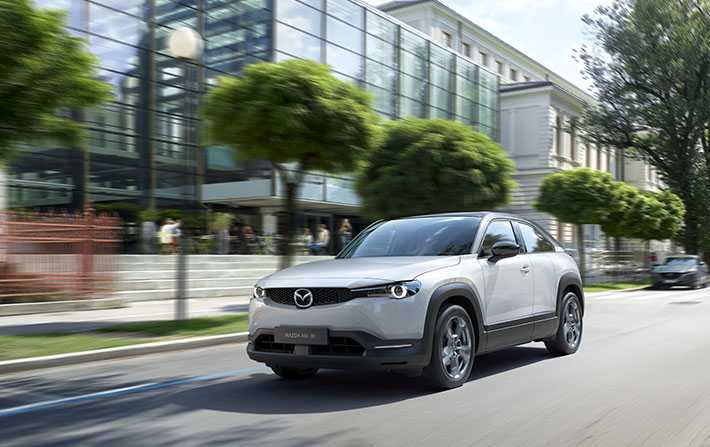 En première mondiale: le MX-30, 1er véhicule électrique de série de Mazda