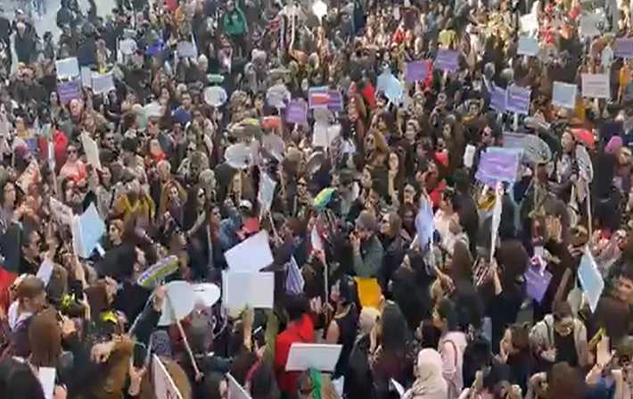 Tunis manifeste contre les violences faites aux femmes