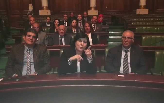 Le sit-in de Abir Moussi et de son bloc parlementaire à l’ARP se poursuit