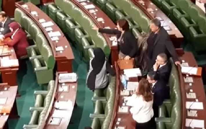Après avoir longtemps vociféré à l'ARP, Samia Abbou traite Abir Moussi de clocharde