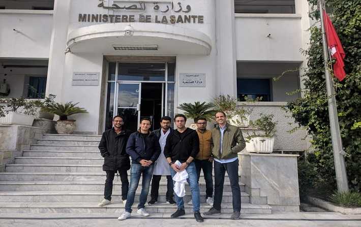 Les mdecins rsidents privs de diplme entament leur sit-in 
