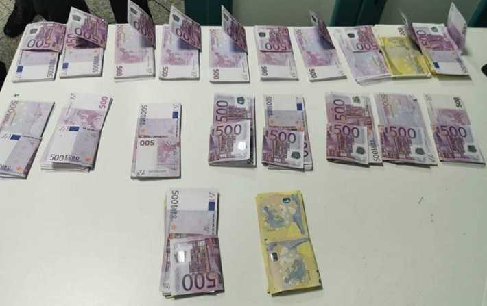 Un steward essaye de faire passer 200 mille euros  laroport Tunis-Carthage


