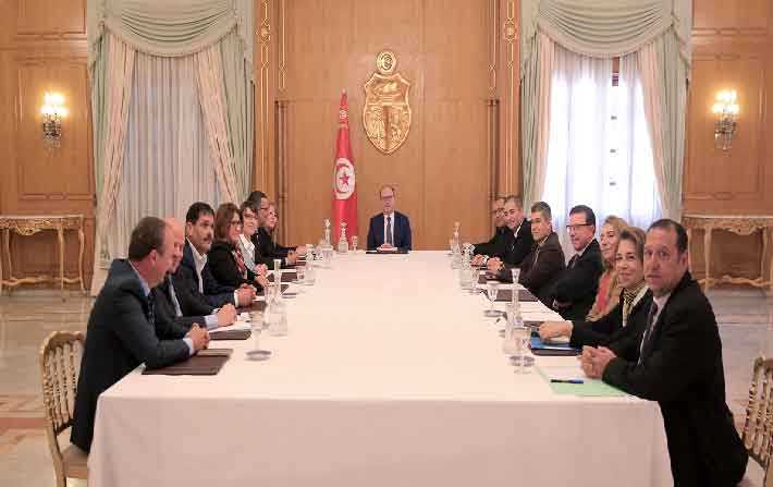 Elyes Fakhfakh se runit avec ses ministres indpendants 