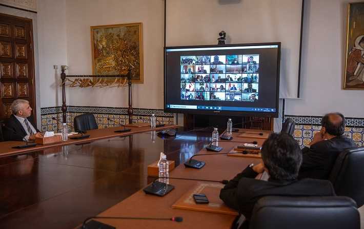 Une runion  la salle des oprations du comit national de lutte contre le Covid-19