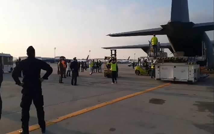 Atterrissage de l’avion militaire de retour de Chine