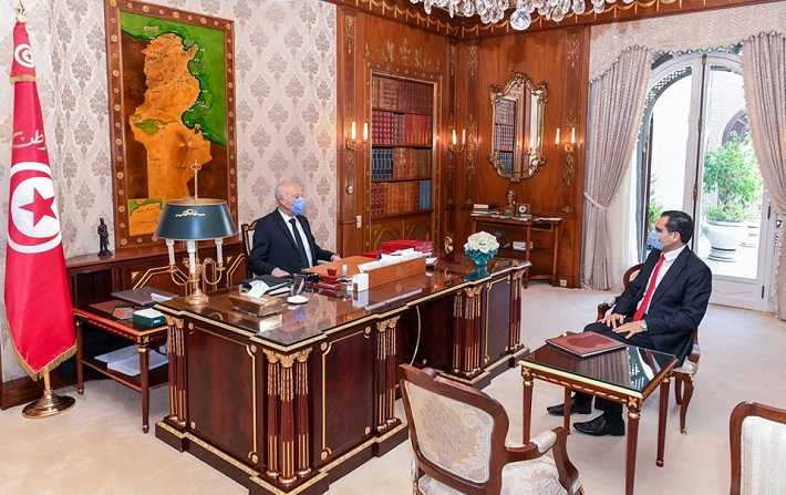 Kaïs Saïed et Noureddine Erray se penchent sur le rapatriement des Tunisiens bloqués à l'étranger