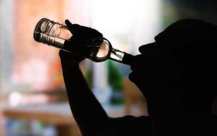 Intoxication à l’alcool frelaté : un nouveau décès