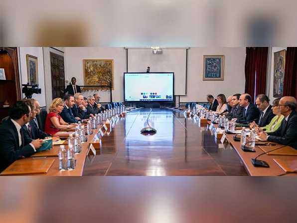 Elyes Fakhfakh se réunit avec les partenaires économiques internationaux de la Tunisie
