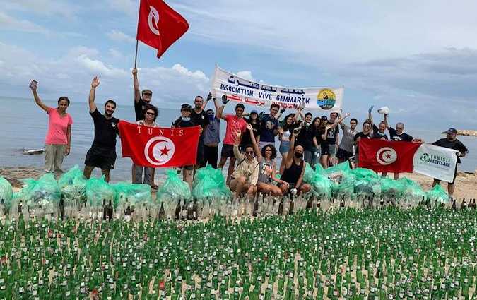 En une journée, 4000 bouteilles ramassées sur une plage de Gammarth !