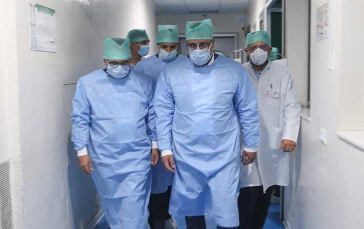 Hichem Mechichi  lhpital militaire pour rendre visite  Ahmed Ben Salah
