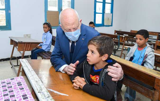 Kas Saed en visite  lcole de la martyre Maha Gadhgadhi 

