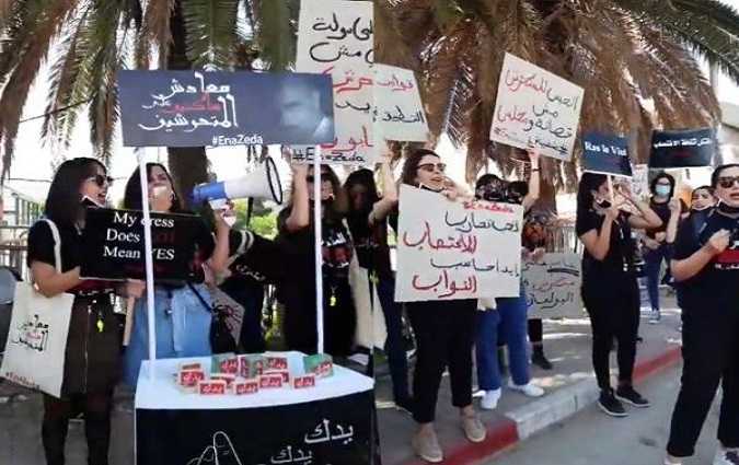 Devant lARP, le collectif Ena Zeda manifeste contre Fayal Tebbini et Zouhair Makhlouf

