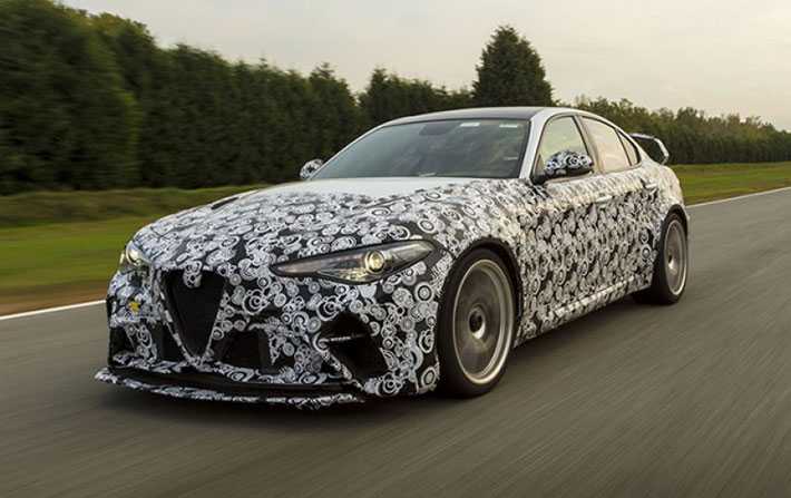 Les pilotes Alfa Romeo Racing Orlen F1 Räikkönen et Giovinazzi testent la nouvelle Giulia GTA