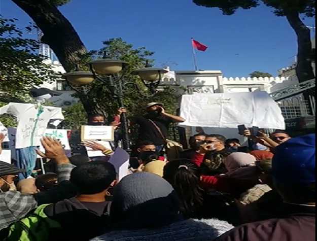 Manifestation devant le sige du gouvernorat du Kef


