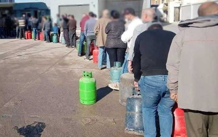 Photo du jour : Longues files d’attente à Sfax pour se ravitailler en gaz !