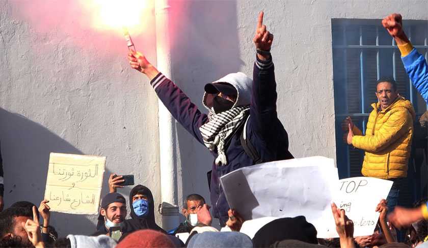 En photos – La mobilisation des manifestants au Bardo